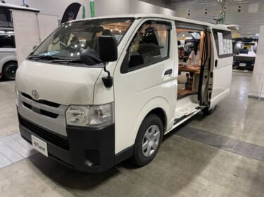 木材を使った車内は雰囲気抜群！　トヨタ ハイエースがベースのキャンパー