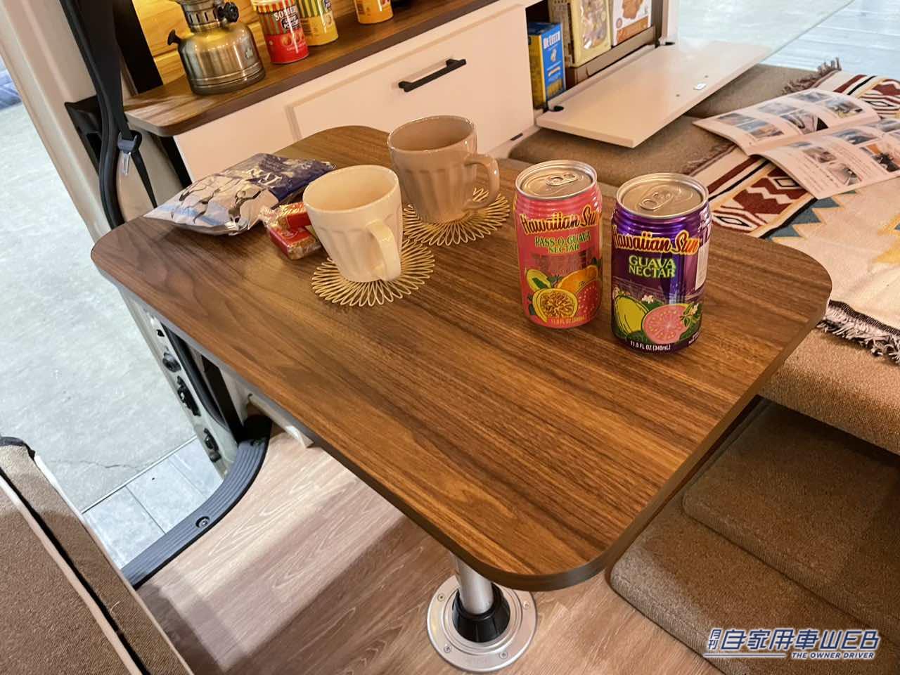 |木材を使った車内は雰囲気抜群! トヨタ ハイエースがベースのキャンパー