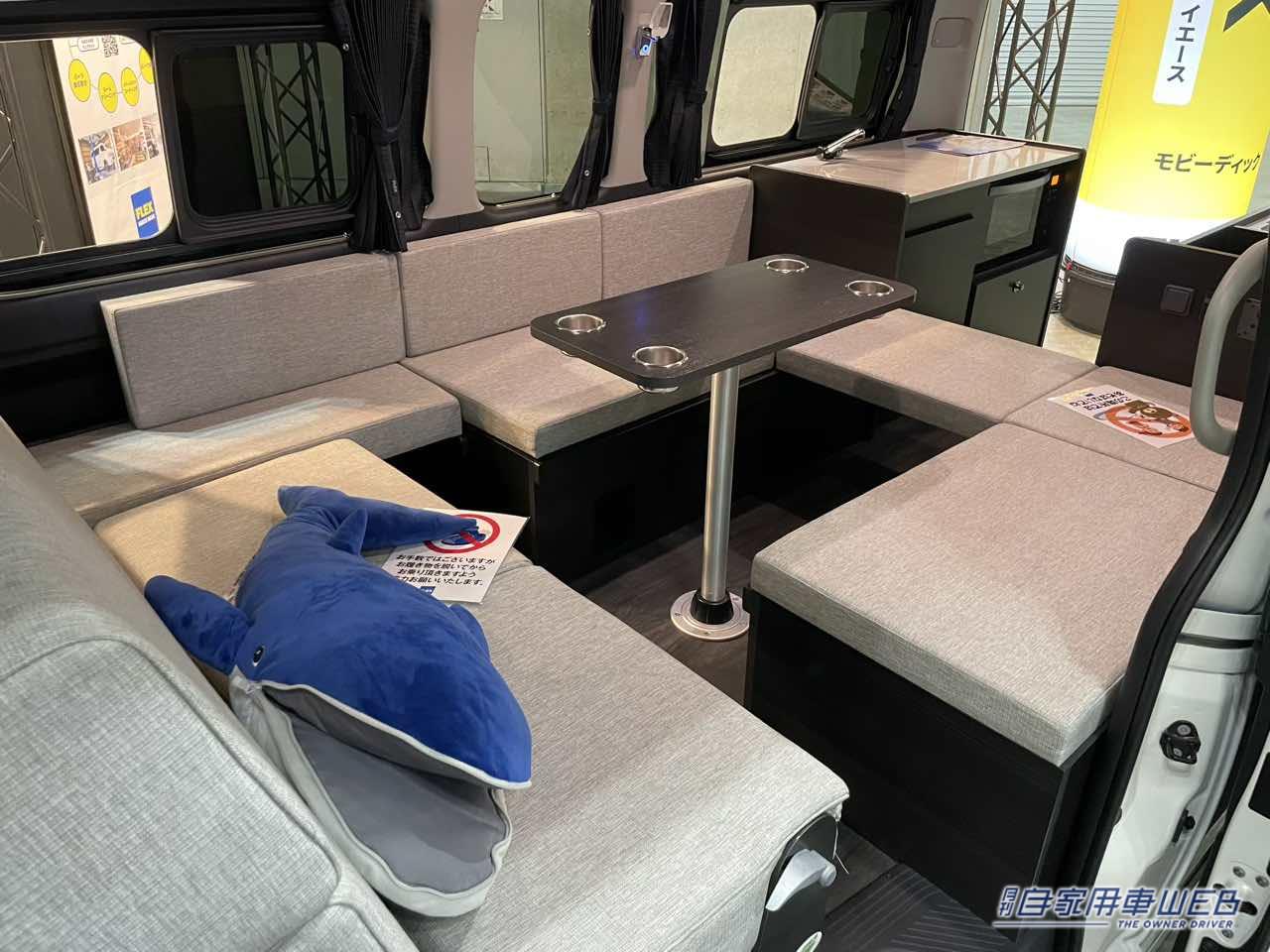 |「すごいクルマだ…」「まさにマイルーム」まるで“動く小さな家”。もはや住めちゃう、街乗りも問題ないキャンピングカー。