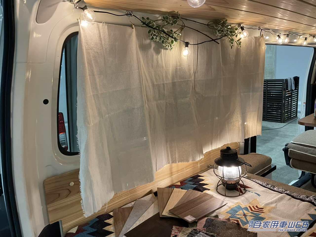 |木材を使った車内は雰囲気抜群! トヨタ ハイエースがベースのキャンパー