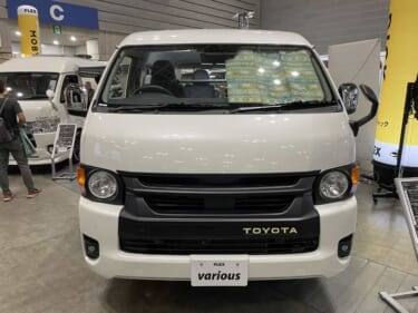 レトロな見た目にスタイリッシュな車内が魅力！　トヨタ ハイエースがベースのキャンパー