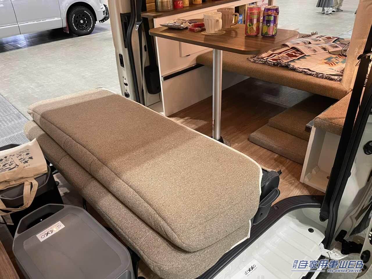 |木材を使った車内は雰囲気抜群! トヨタ ハイエースがベースのキャンパー