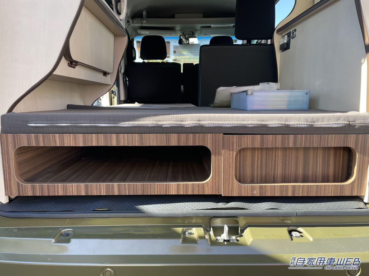 |コンパクトながら3人分のシートと就寝スペースも確保できる! ダイハツ アトレーがベースの軽キャンパー