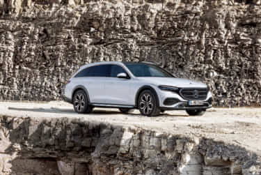 メルセデス・ベンツ、2.0リッターディーゼルターボエンジンを搭載する新型「E 220 d 4MATIC オールテレイン」を発売