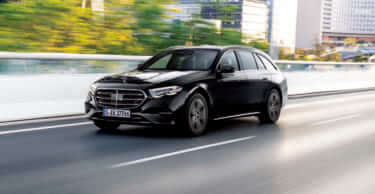 メルセデス・ベンツ、新型「E 300 Exclusive」を発売 セダンとステーションワゴンの2タイプを設定