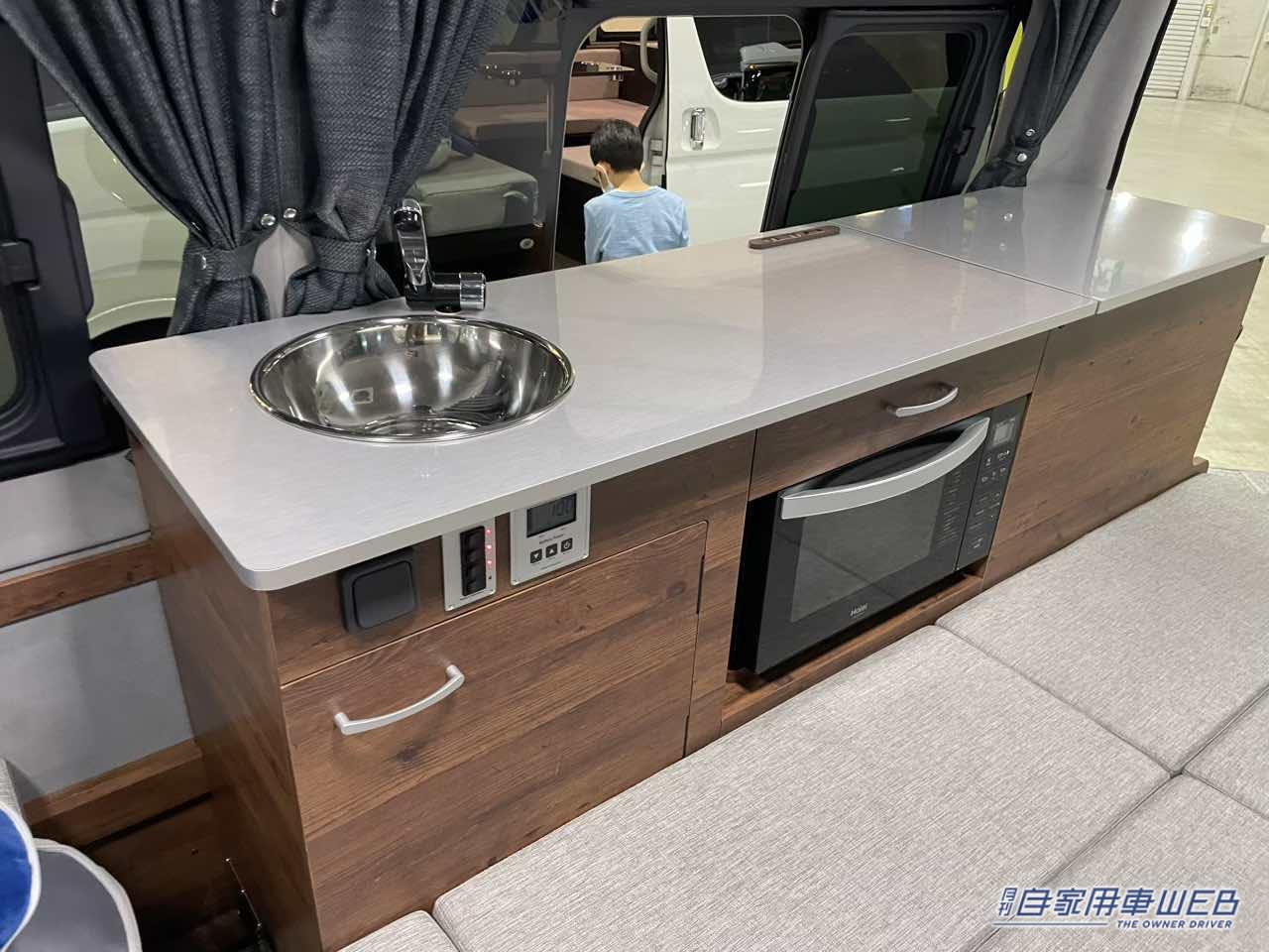 |フルフラットでも超便利! 快適すぎる車内が魅力のトヨタ ハイエースがベースのキャンパー