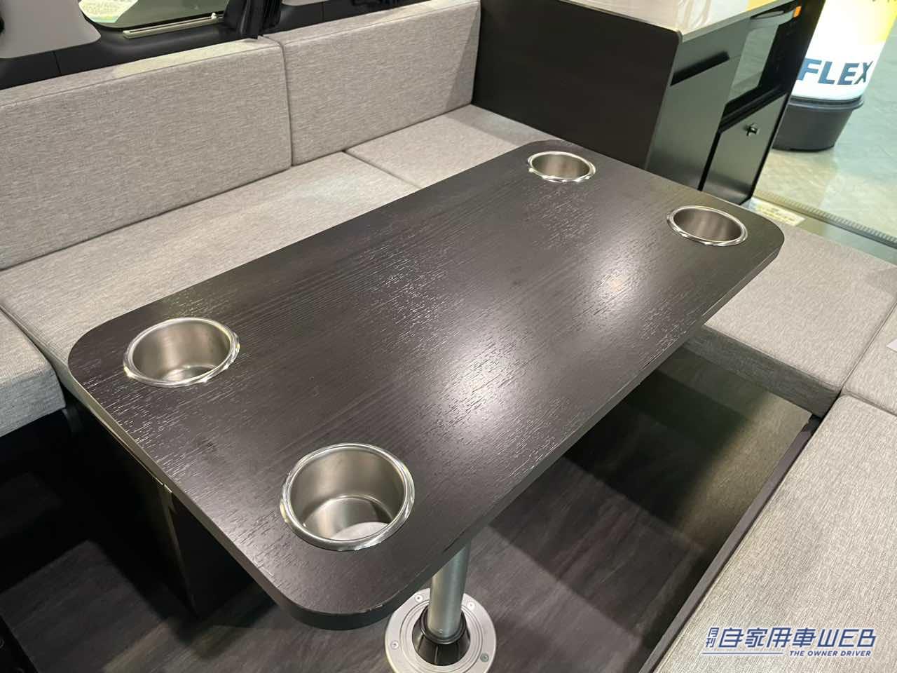 |「すごいクルマだ…」「まさにマイルーム」まるで“動く小さな家”。もはや住めちゃう、街乗りも問題ないキャンピングカー。