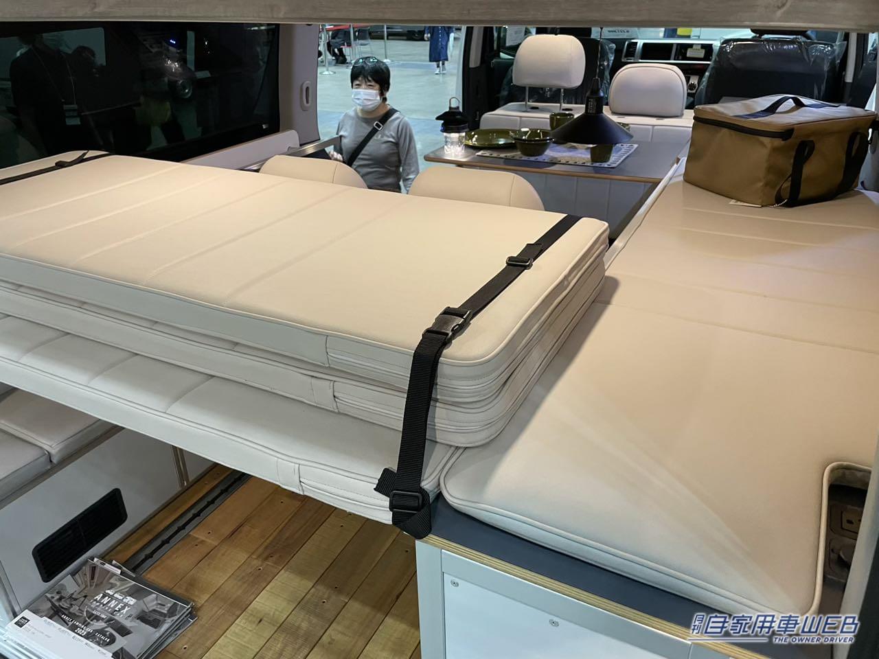 |便利なボックスシートと板張りのフロアが個性的! トヨタ ハイエースがベースのキャンパー