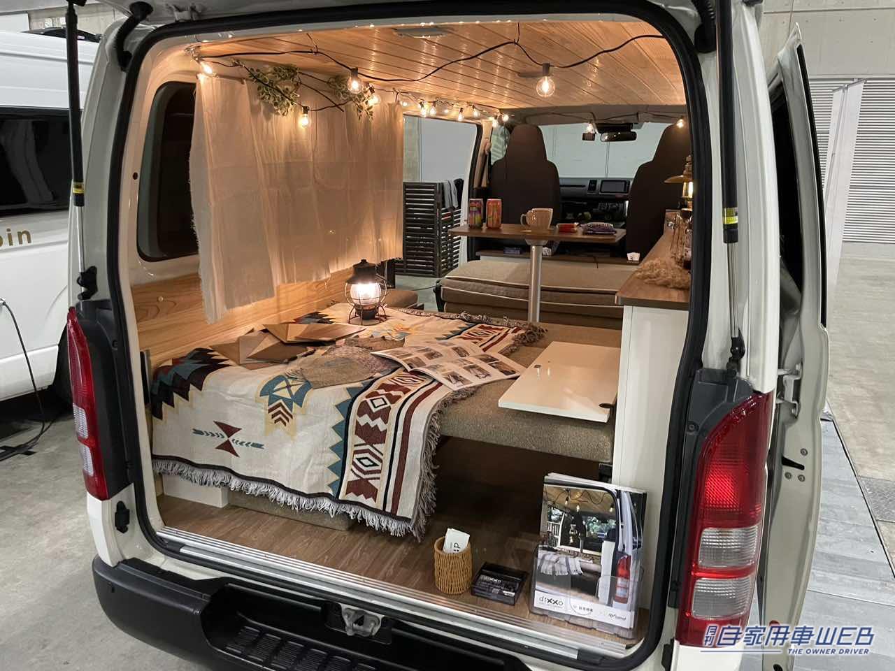 |木材を使った車内は雰囲気抜群! トヨタ ハイエースがベースのキャンパー