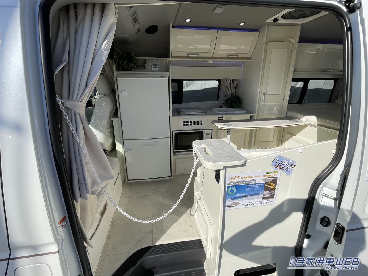 |曲線を活かしたインテリアがオシャレなトヨタ ハイエースがベースのキャンパー