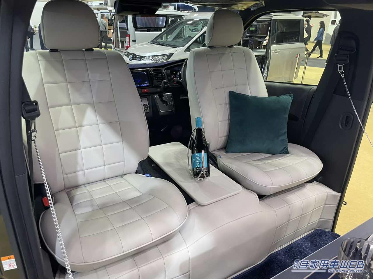 |広い常設ベッドがモダンなホテルのよう! トヨタ ハイエースがベースのキャンパー