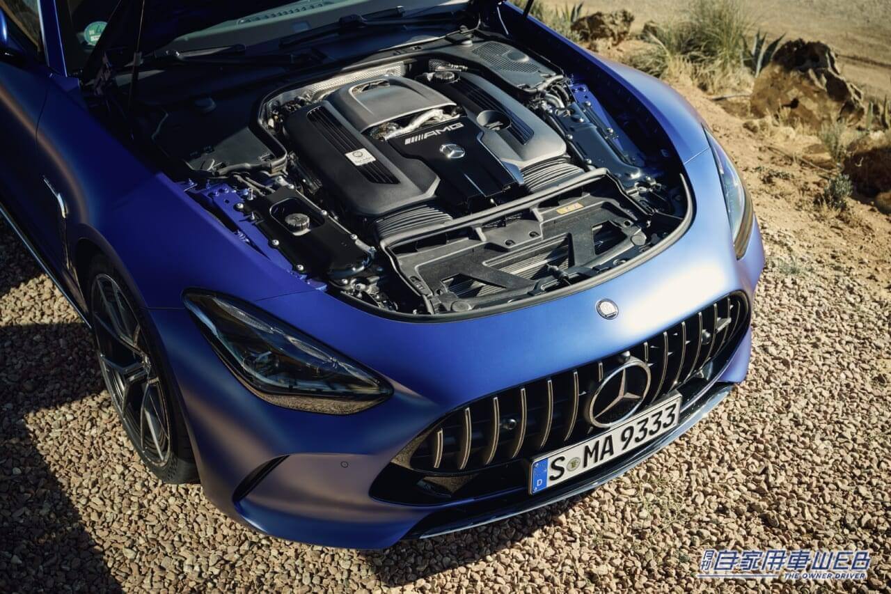 |メルセデス・ベンツ、4.0リッターV型8気筒ツインターボエンジンを搭載する「メルセデス AMG GT クーペ」を発表