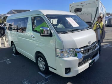 大きなコの字型シートからフルフラットへの変更もできる! トヨタ ハイエースがベースのキャンパー