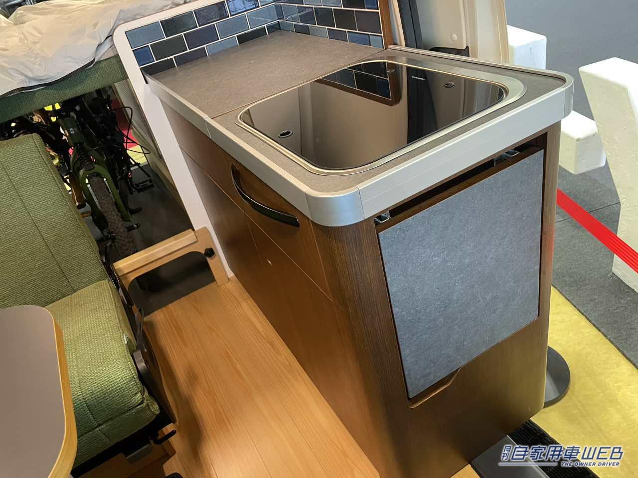 |ベッドが常設で自転車まで積める! 広さも収納力もピカイチなトヨタ ハイエースがベースのキャンパー