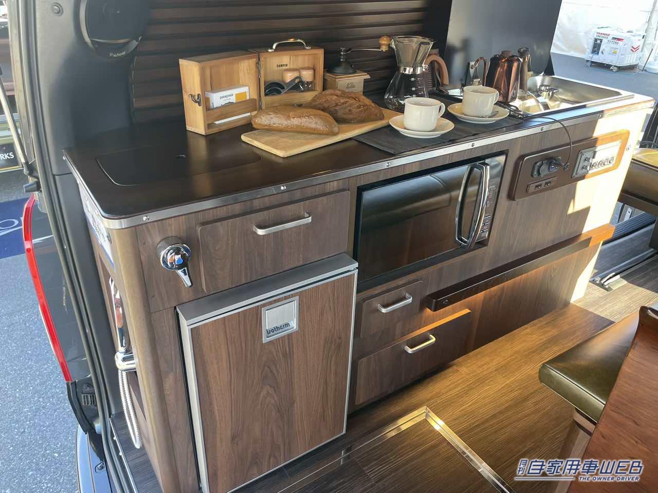 |THE大人の隠れ家的な渋い車内空間が魅力的! トヨタ ハイエースがベースのキャンパー