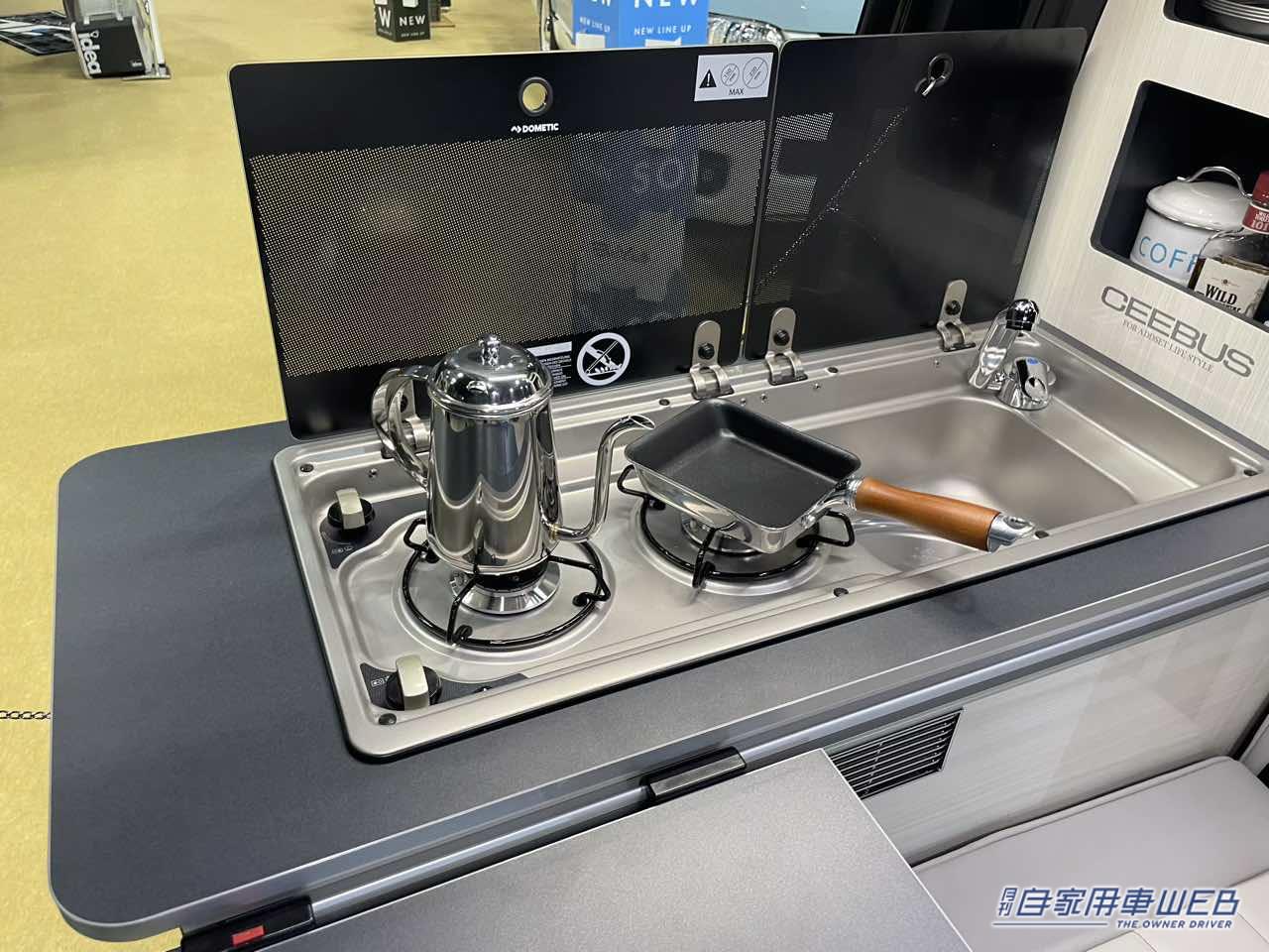 |広い常設ベッドがモダンなホテルのよう! トヨタ ハイエースがベースのキャンパー