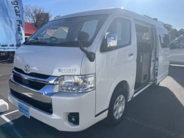 ウォークスルーと広々シートが便利で快適! トヨタ ハイエースがベースのキャンパー