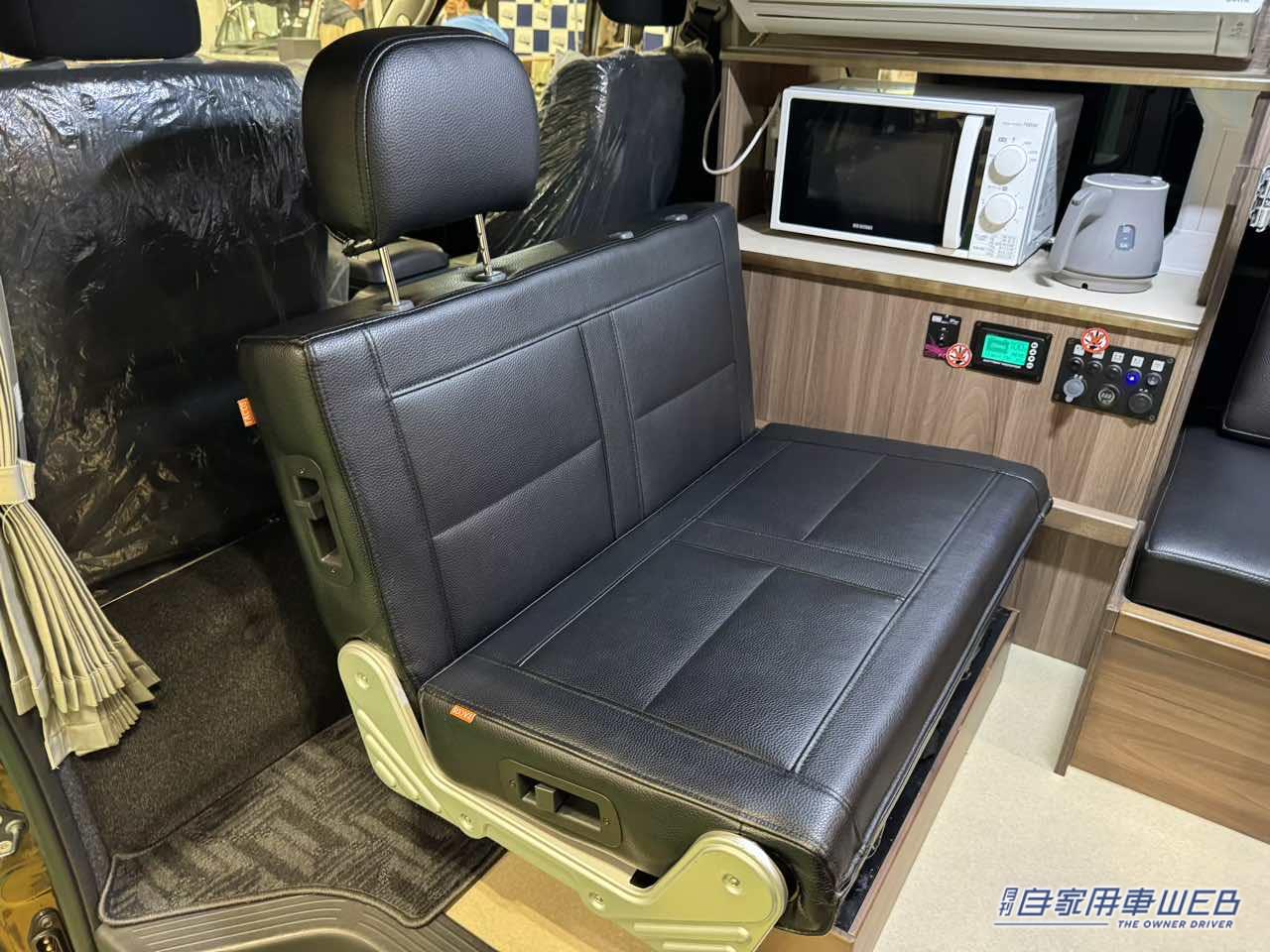 |ロングシートは二段ベッドにもなる! 大人数で楽しめるトヨタ ハイエースがベースのキャンパー