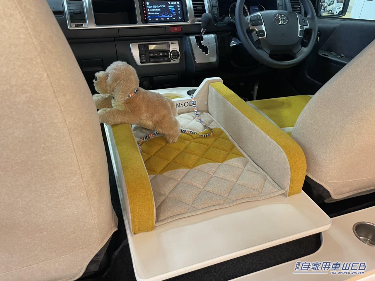 |車の中はまるで子供部屋!? ポップなカラーとフラットスペースが個性的なトヨタ ハイエースがベースのキャンパー