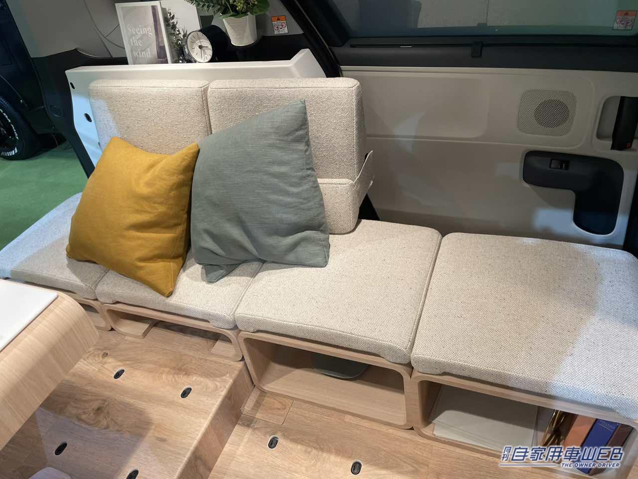 |「え? 嘘でしょ…」「もはやカフェ」トヨタすげぇ…内装が自由に変更できるなんて