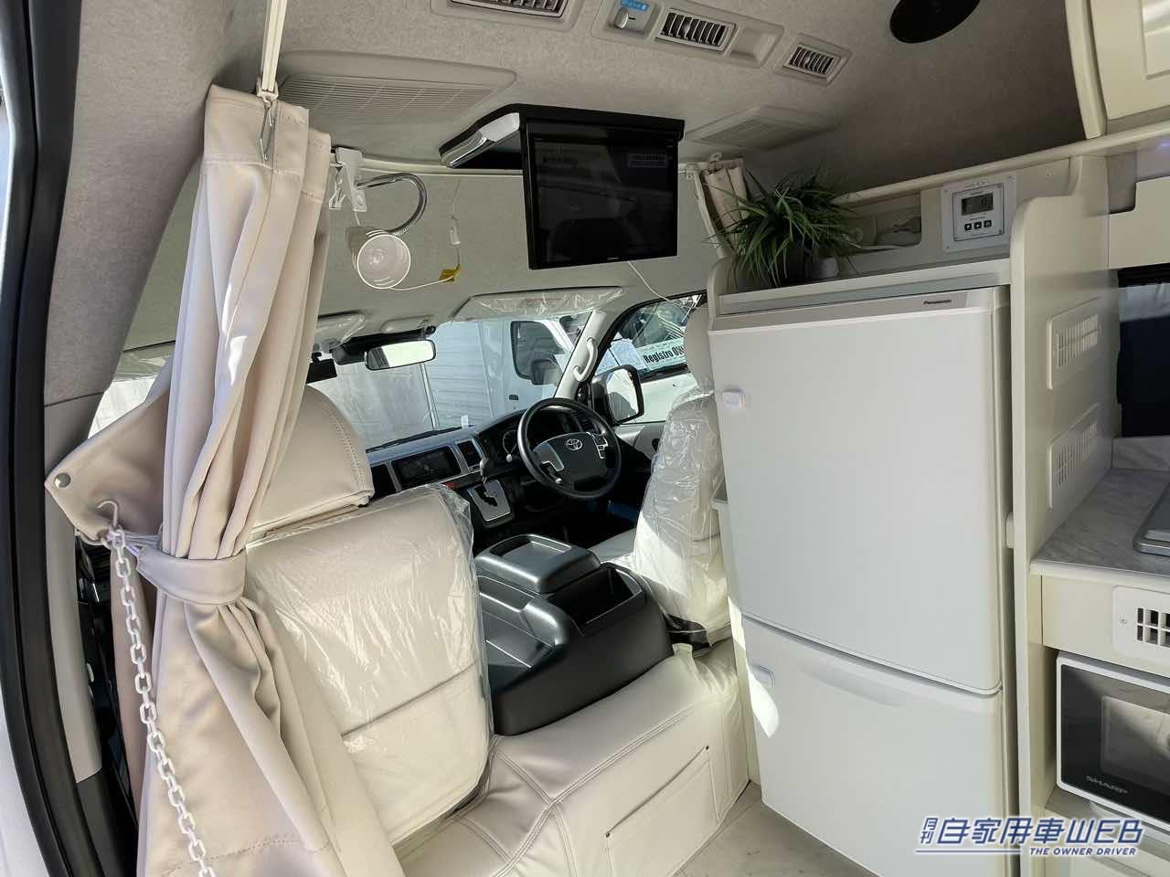 |曲線を活かしたインテリアがオシャレなトヨタ ハイエースがベースのキャンパー