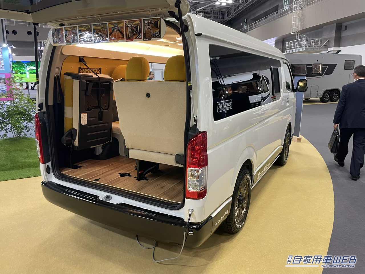 ｜車の中はまるで子供部屋！？　ポップなカラーとフラットスペースが個性的なトヨタ ハイエースがベースのキャンパー