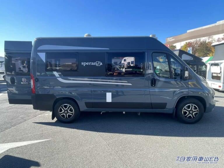 フィアット・デュカトがベースのキャンピングカー。|「回転シート良いよね」快適すぎて、もはや家。家庭用エアコン・キッチン・電動ベッド付き。住みたくなるキャンピングカー。