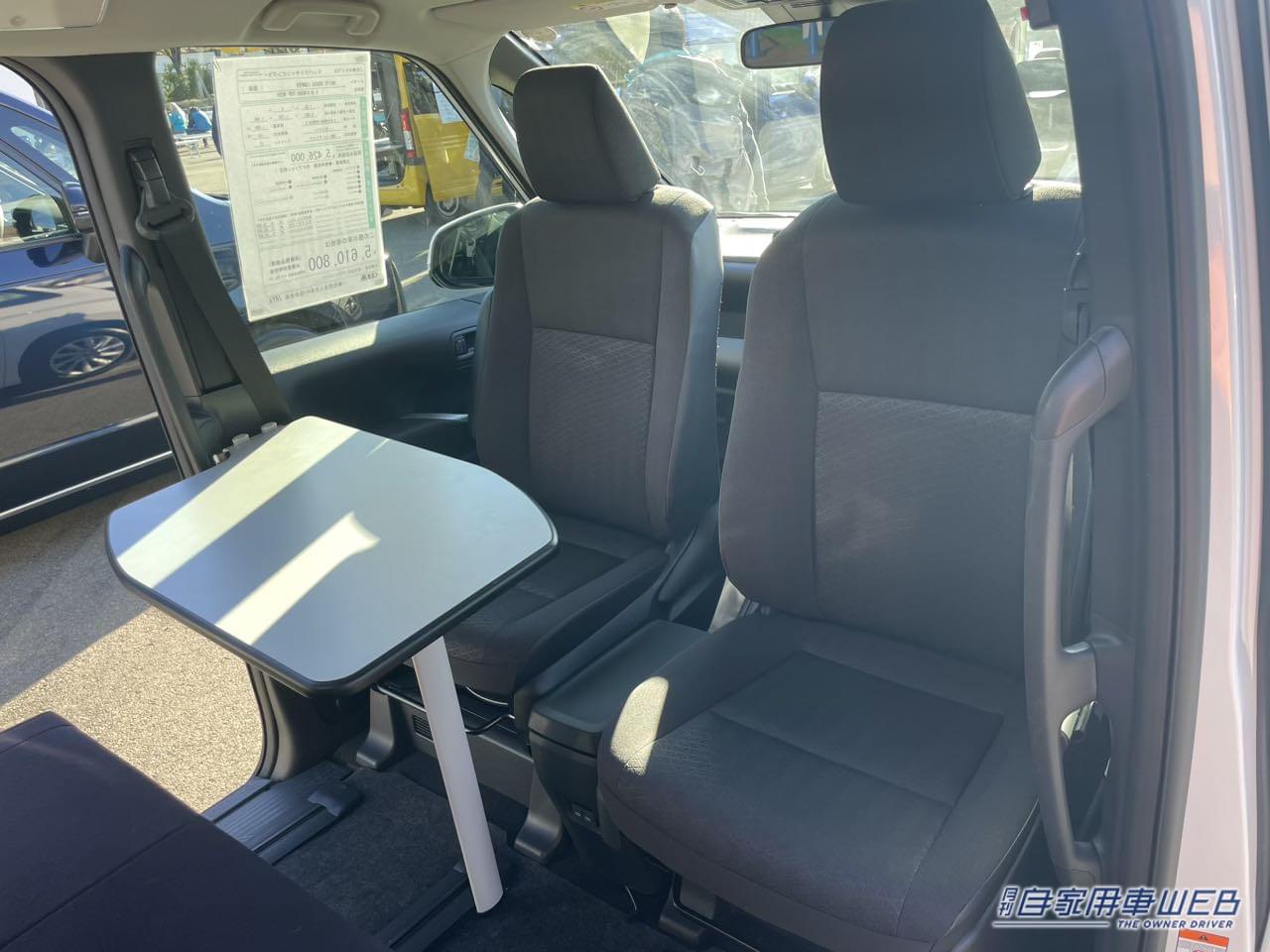 |「結構すごいぞ」「新幹線みたい」運転席が「ぐるりと回転」するトヨタ・ノア。車中泊も問題なし、大人4人が、ゆったり眠れる。