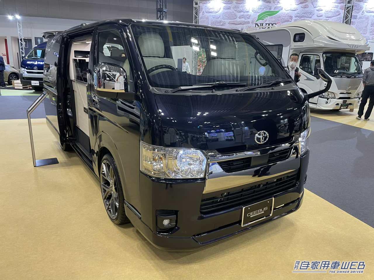 |広い常設ベッドがモダンなホテルのよう! トヨタ ハイエースがベースのキャンパー