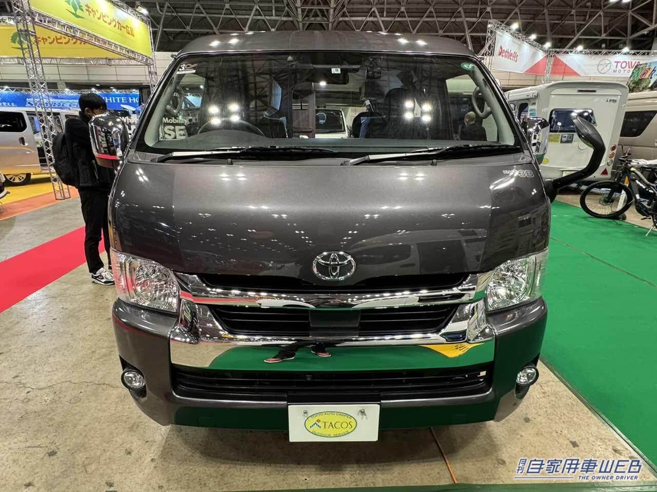 |ロングシートは二段ベッドにもなる! 大人数で楽しめるトヨタ ハイエースがベースのキャンパー