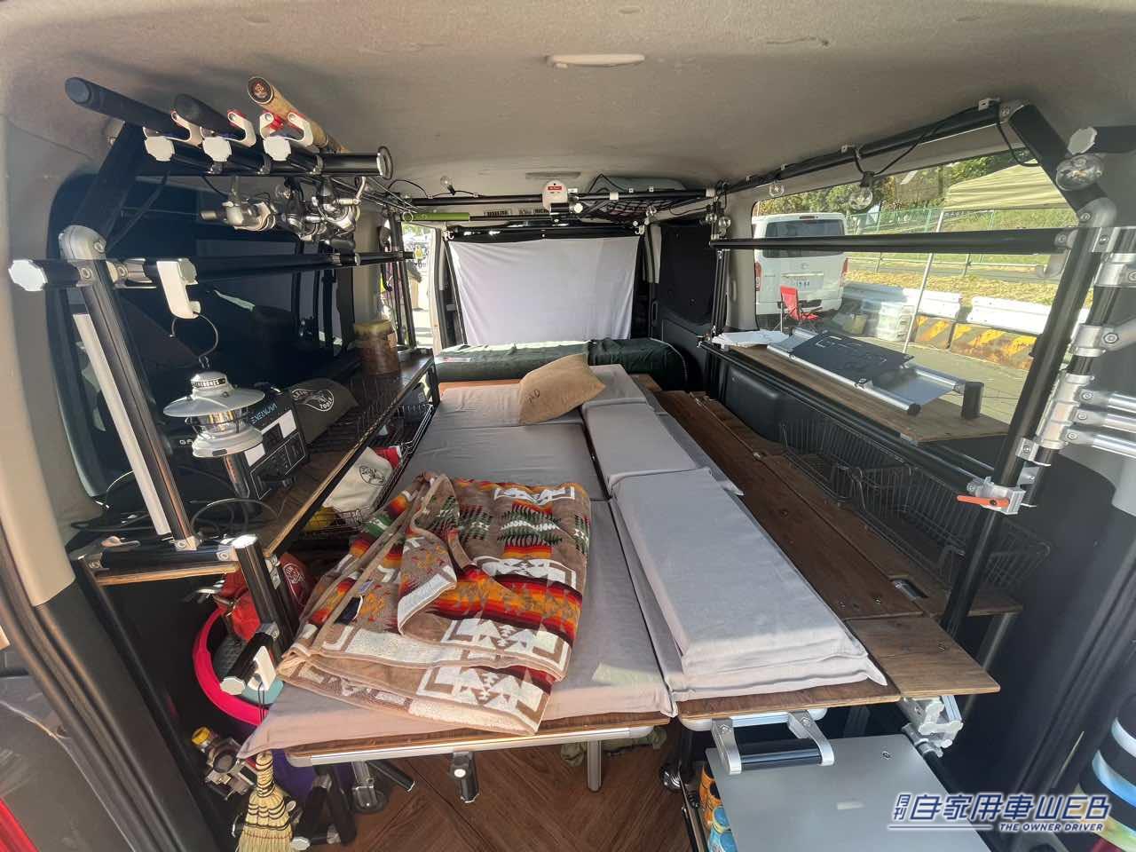 |キャンピングカーのカスタムに超便利! 自在にレイアウトできるアルミフレームを採用したトヨタ ハイエースがベースのキャンパー