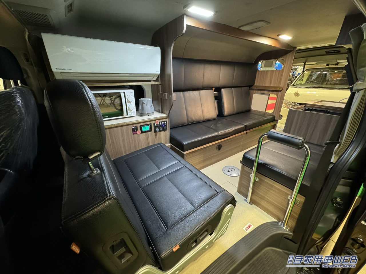 |ロングシートは二段ベッドにもなる! 大人数で楽しめるトヨタ ハイエースがベースのキャンパー