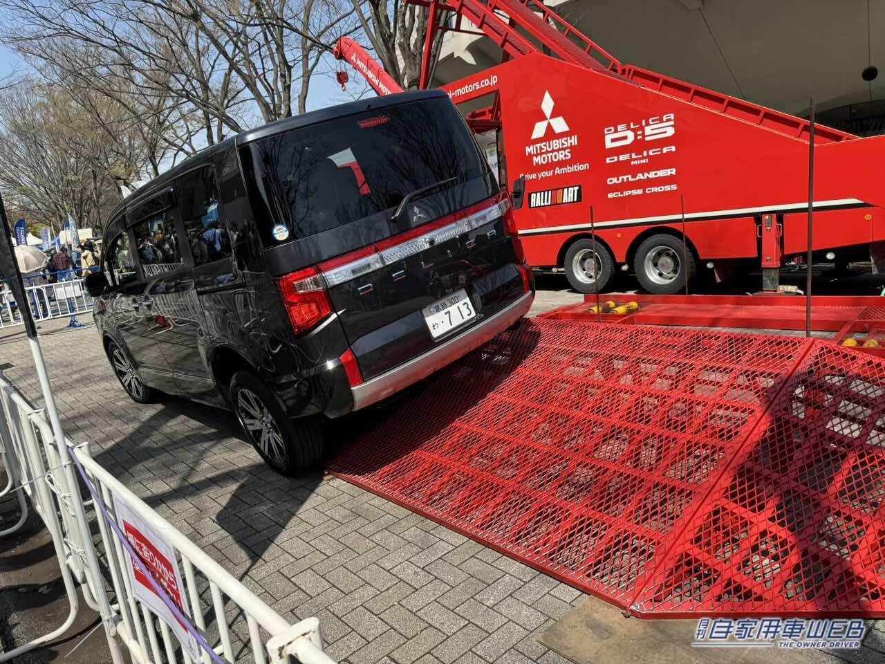 |新型トライトンもこんな体勢に! 大注目だった三菱ブース【アウトドアデイジャパン東京】