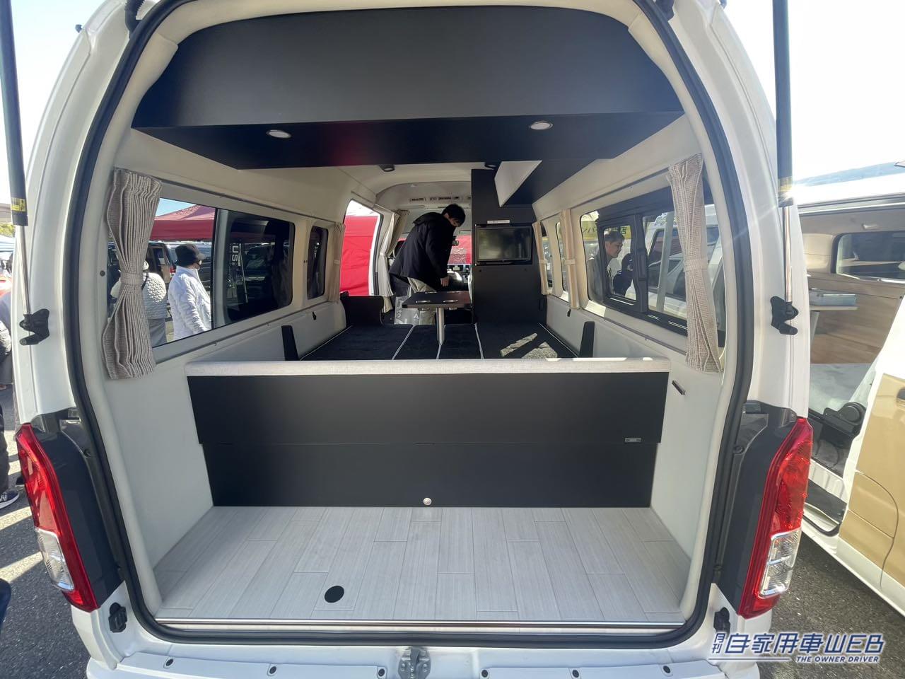 |これはフラットスペースが広くて最高だ! トヨタ ハイエースがベースのキャンパー