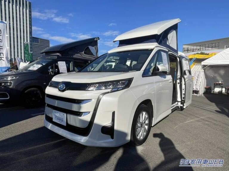 トヨタ・ノアがベースのキャンピングカー。|「結構すごいぞ」「新幹線みたい」運転席が「ぐるりと回転」するトヨタ・ノア。車中泊も問題なし、大人4人が、ゆったり眠れる。