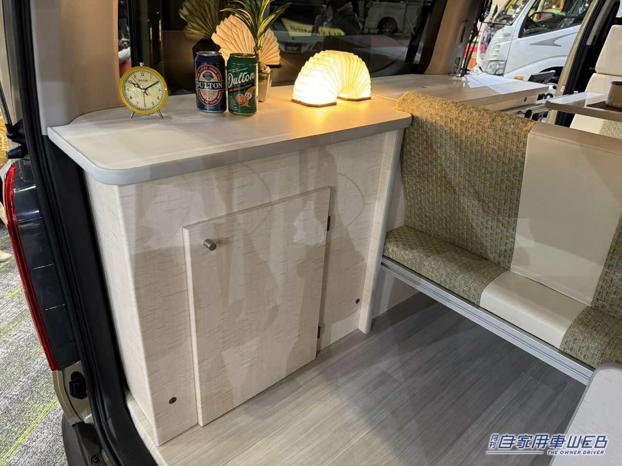 |アースカラーのボディとインテリアがおしゃれなトヨタ ハイエースがベースのキャンパー