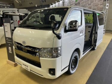 車外でシャワーが使えて荷室も広い！　トヨタ ハイエースがベースのキャンパー