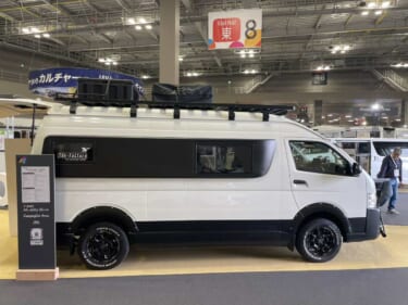 ベッドが常設で自転車まで積める! 広さも収納力もピカイチなトヨタ ハイエースがベースのキャンパー