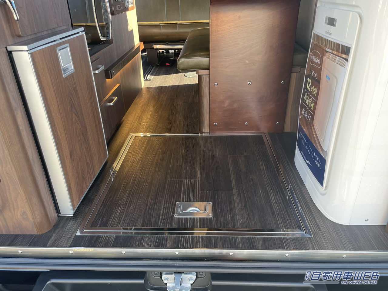 |THE大人の隠れ家的な渋い車内空間が魅力的! トヨタ ハイエースがベースのキャンパー