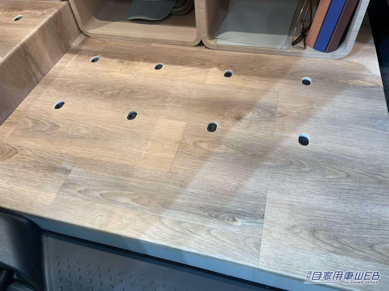 |「え? 嘘でしょ…」「もはやカフェ」トヨタすげぇ…内装が自由に変更できるなんて