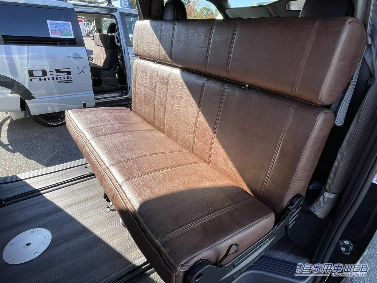 |ブラウンカラーのインテリアが、大人のオシャレ空間を演出! トヨタ ハイエースがベースのキャンパー