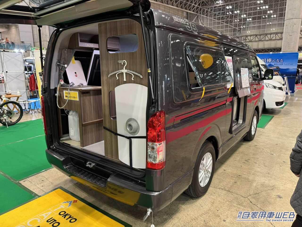 |ロングシートは二段ベッドにもなる! 大人数で楽しめるトヨタ ハイエースがベースのキャンパー