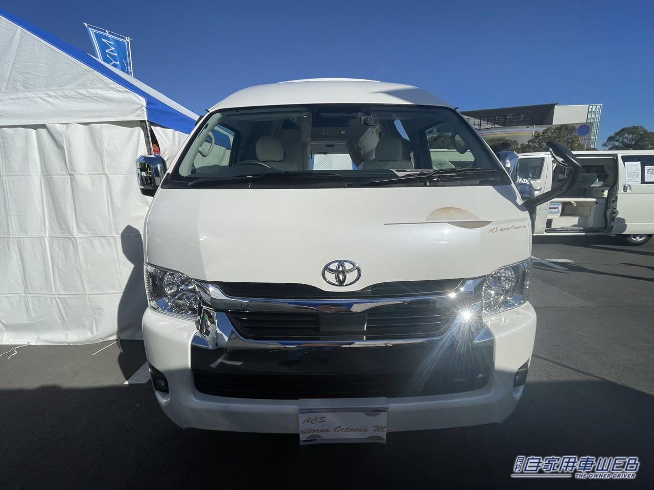 |曲線を活かしたインテリアがオシャレなトヨタ ハイエースがベースのキャンパー