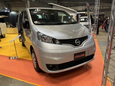 落ち着きあるシックなインテリアが魅力! 日産NV200バネットがベースのキャンパー