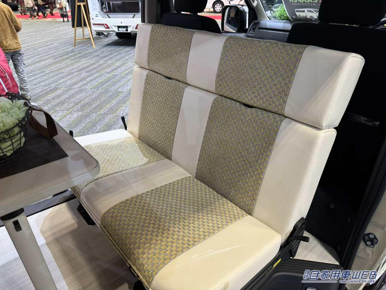 |アースカラーのボディとインテリアがおしゃれなトヨタ ハイエースがベースのキャンパー