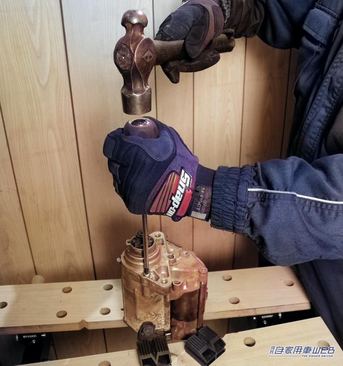 |「グニュ」「最悪や…」固着したネジをナメずに外すテクニック「助かる」「やってみよ」