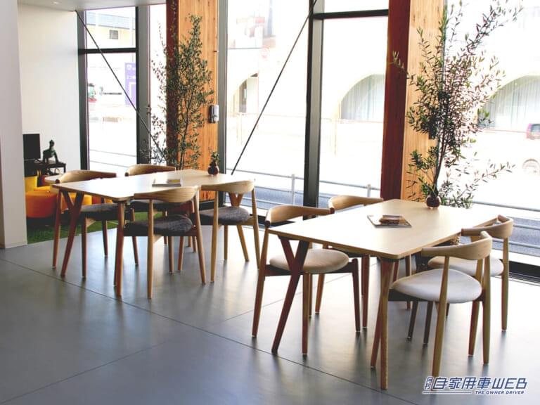 ユーロトイ相模原の商談スペース|日本初上陸の高級モーターホームも! トイファクトリーが輸入キャンピングカー専門店「ユーロトイ相模原」をオープン