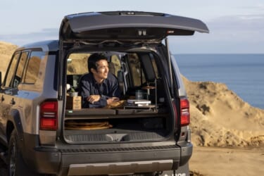 ランドクルーザー250/70専用の車中泊ベッドキットが登場! トヨタディーラーとトイファクトリーで販売開始