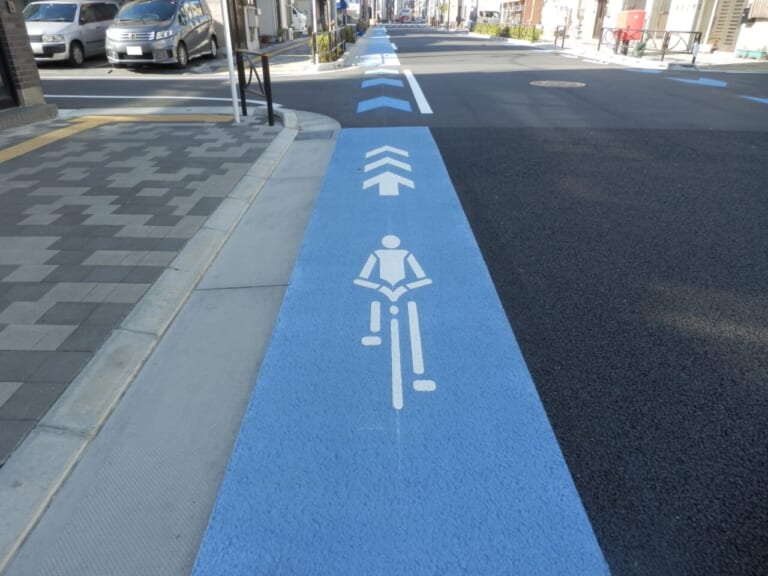 自転車専用通行帯の画像