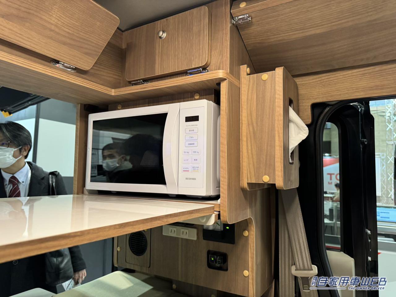 |車内でも車外でも使えるテーブルが便利! フラットシートも広いスズキ エブリイがベースの軽キャンパー